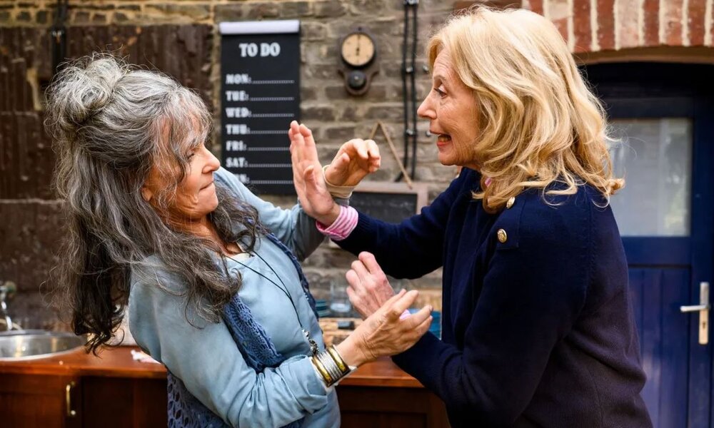  Ulrike Kriener und Maren Kroymann zoffen sich als ungleiche Schwestern, sind privat aber befreundet. | © ZDF