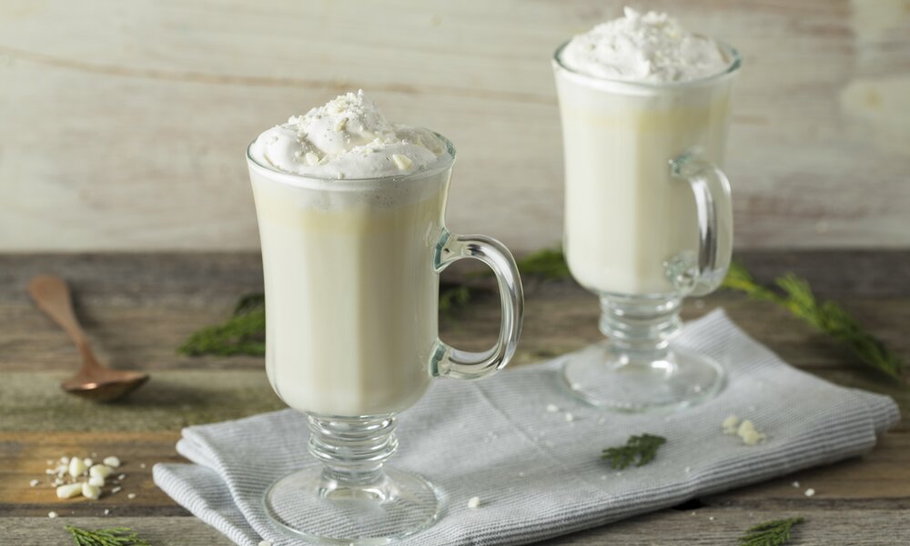 Weißer Schneepunsch mit dem Thermomix | ©  Getty Images / bhofack2
