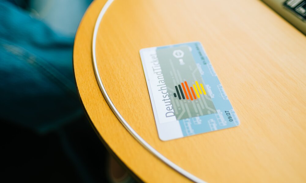 Deutschland Ticket | ©  Shutterstock / nikkimeel