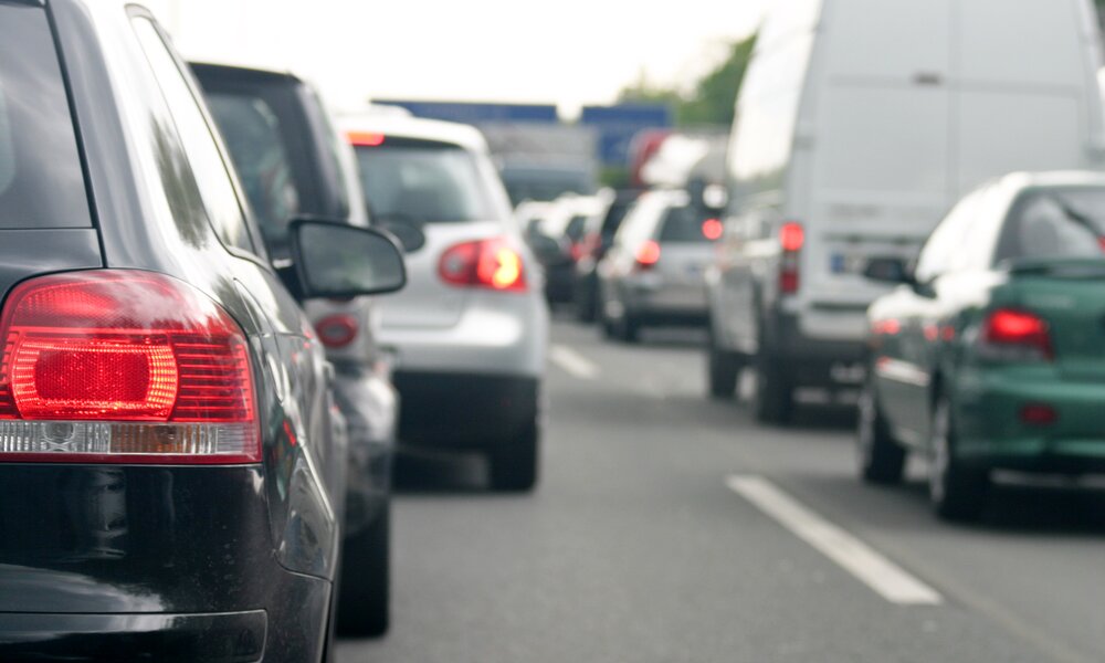 Stau auf der Autobahn | ©  Getty Images / JuergenBosse