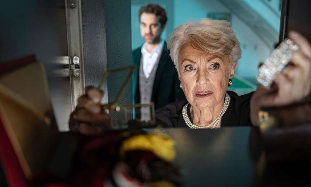 Steht seit 70 Jahren vor der Kamera: Nicole Heesters (86). | © Steht seit 70 Jahren vor der Kamera: Nicole Heesters (86).