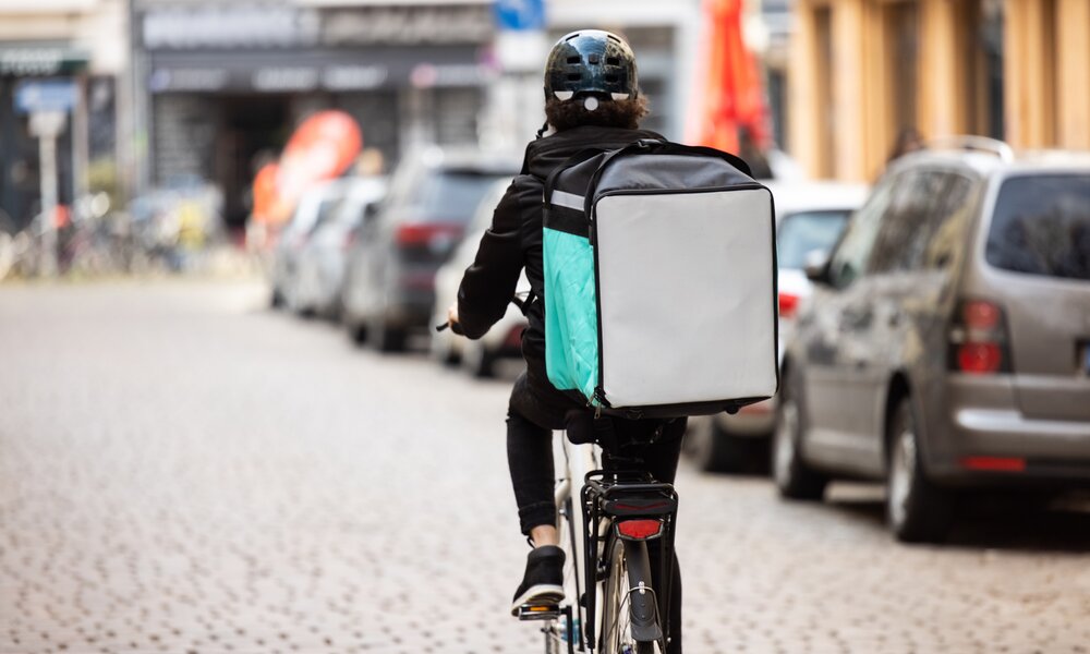 Pizzalieferant auf Fahhrad | ©  Getty Images / 	Luis Alvarez