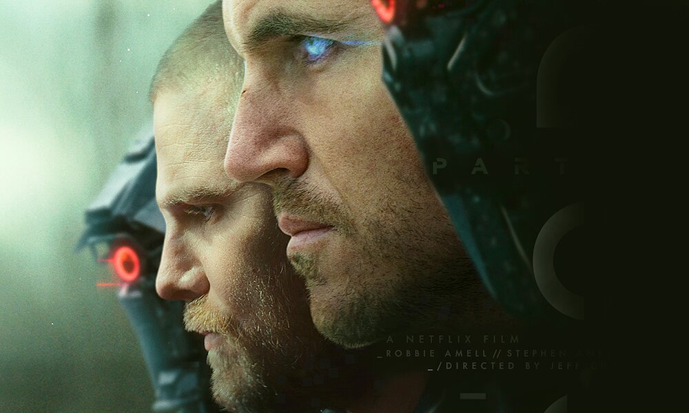 Nachaufnahme im Profil von Robbie Amell und Szephen Amell, letzterer mit übernatürlich blau leichtenden Augen auf der sinst düster-dunklen Key Art zum Film "Code 8 - Teil II" | © Netflix