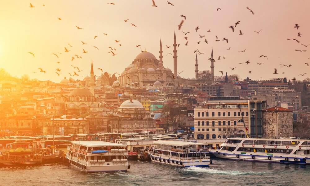 Hafen von Istanbul im Sonnenuntergang | ©  Getty Images / Anton Petrus