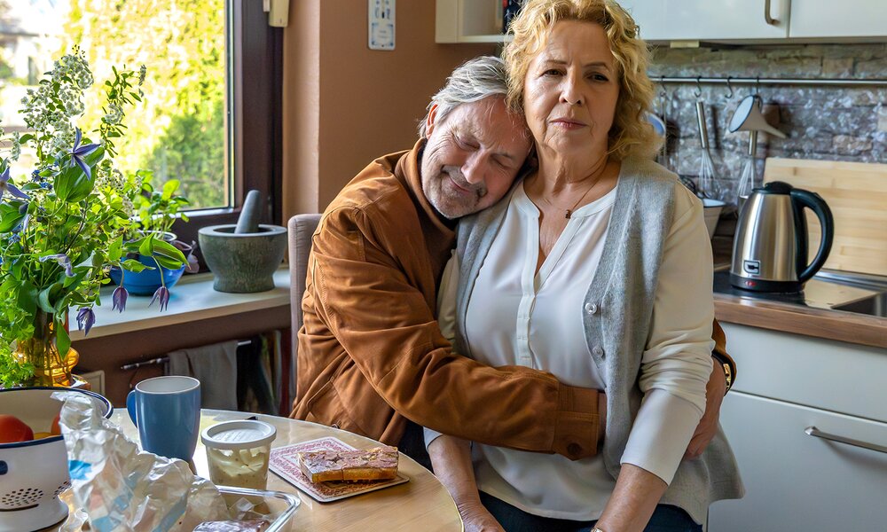Paul (Helmut Zierl) will Ulla (Michaela May) plötzlich wieder zurückgewinnen. | © ARD Degeto