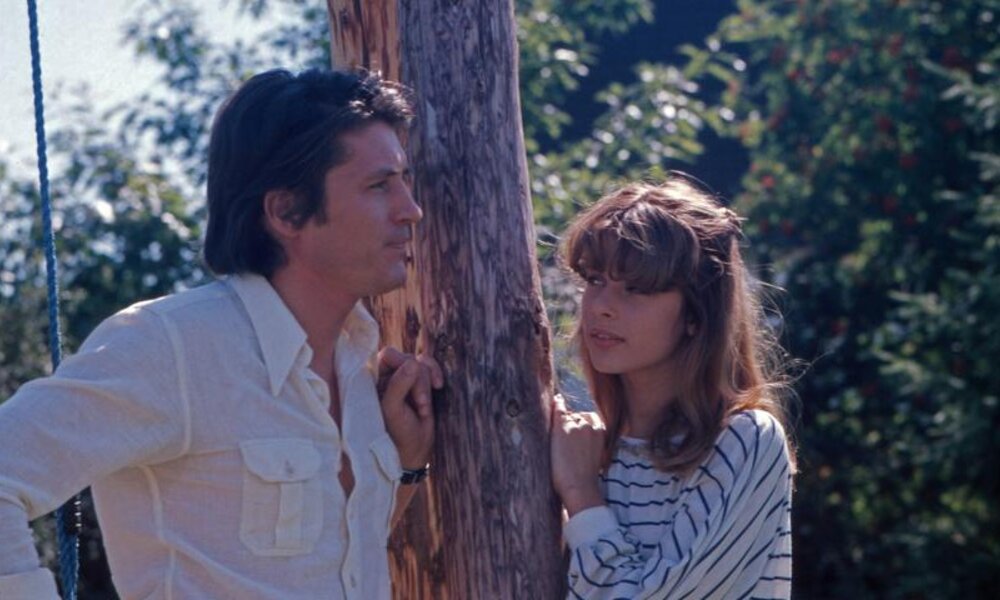 Schülerin Sina Wolf (Nastassja Kinski) ist in ihren Lehrer Helmut Fichte (Christian Quadflieg) verliebt. | © NDR