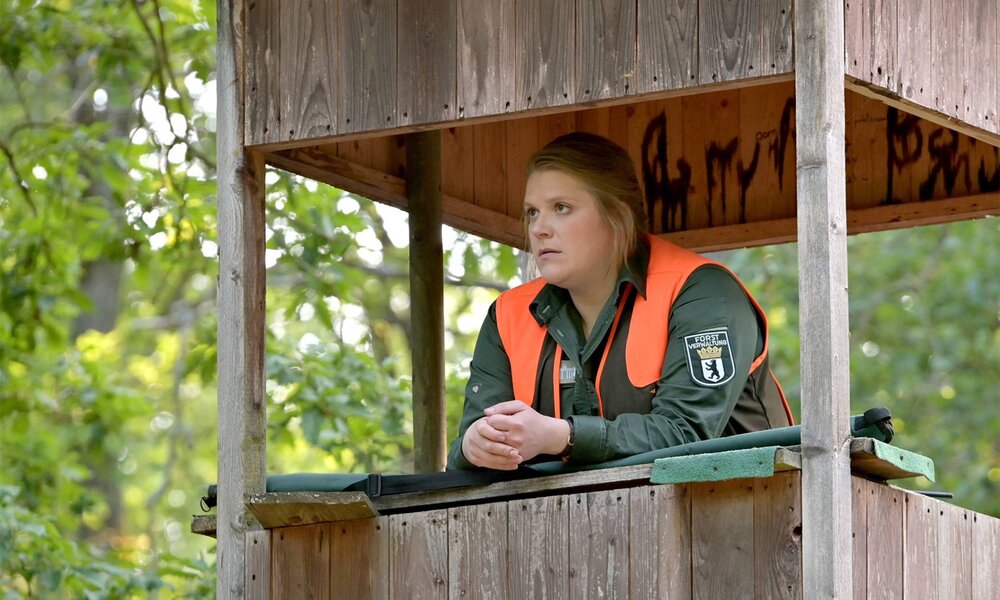 "Die Großstadtförsterin": Jana im Berliner Grunewald. | © RBB