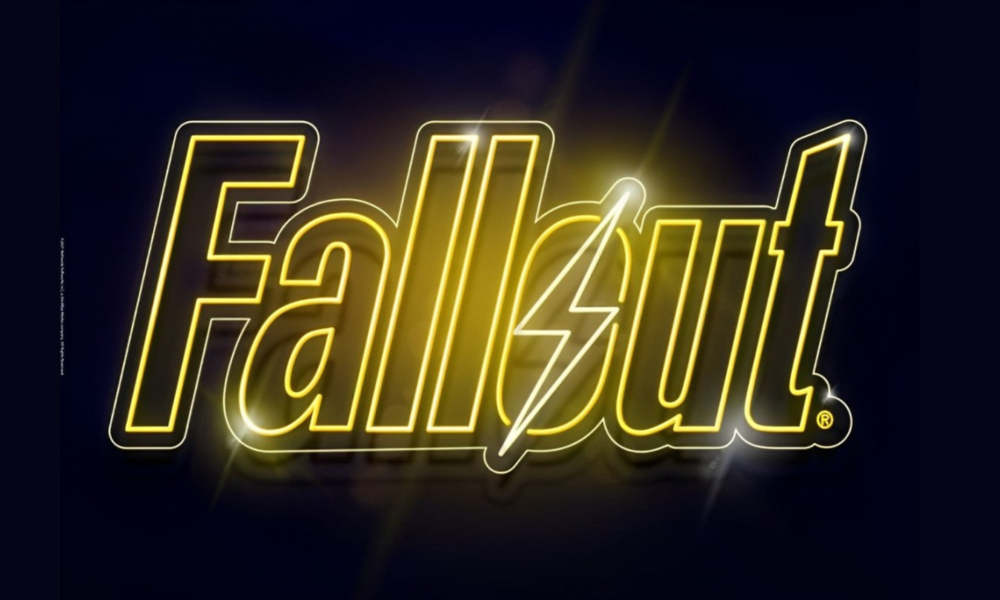 Logo von Fallout in Gold auf einem schwarzen Metall-Case | © Amazon