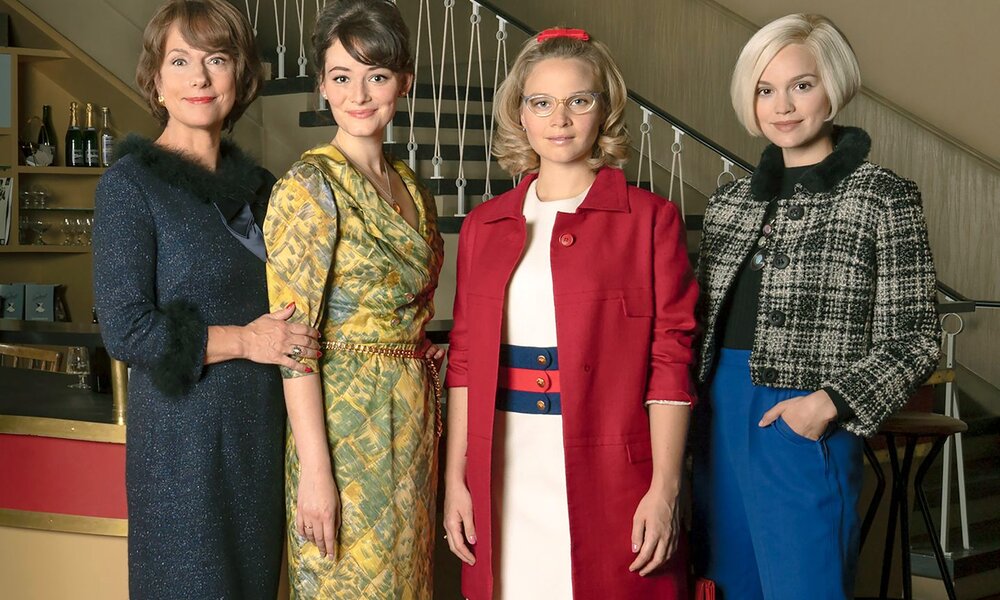 Wann ist Caterina Schöllack (Claudia Michelsen) mit ihren Töchtern Helga (Maria Ehrich), Monika (Sonja Gerhardt), Helga (Maria Ehrich) und Eva (Emilia Schüle) wieder im ZDF zu sehen? | © ZDF