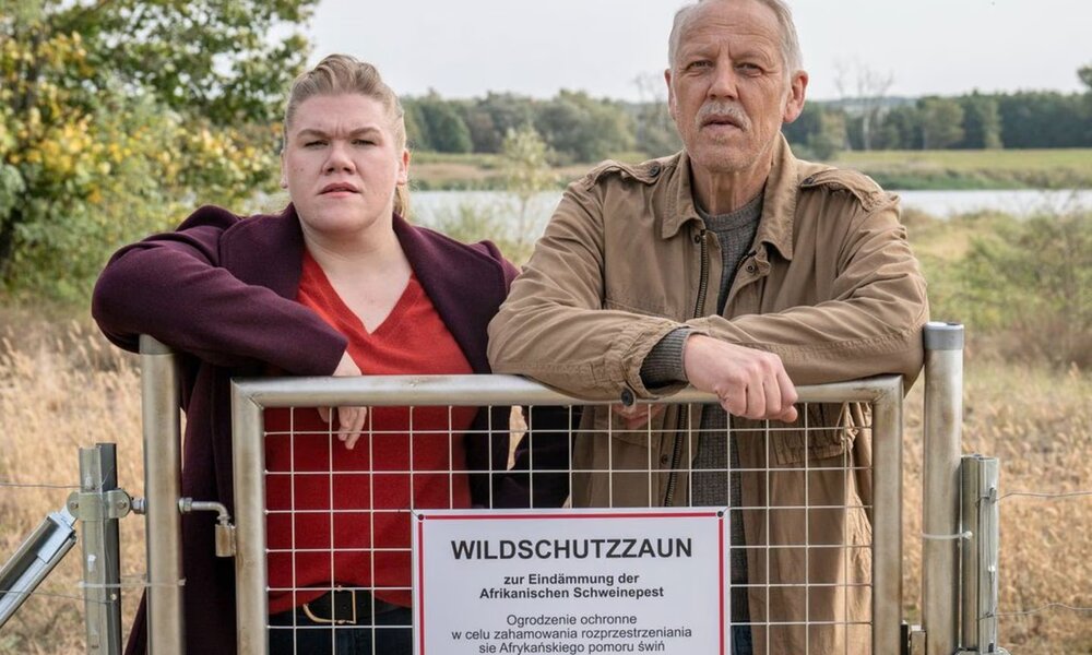 Alexandra Luschke (Gisa Flake) und ihr Kollege Karl Rogov (Frank Leo Schröder) ermitteln im deutsch-polnischen Seuchen-Sperrgebiet | © RBB