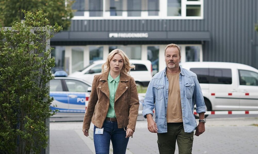 Hauptkommissar Harry Stein (Till Demtrøder) ermittelt mit seine Tochter Hanna (Vanessa Eckart) im Ostsee-Städtchen Küstritz - nur in einer einzige Staffel? | © Sat.1