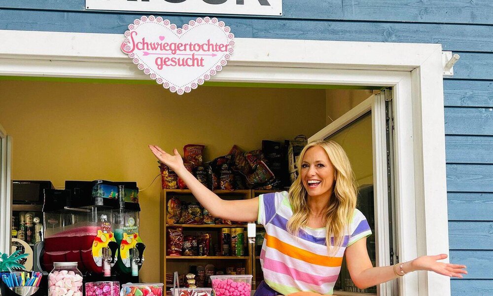 "Schwiegertochter gesucht"-Moderatorin Angela Finger-Erben ist mit ihrer Show aus dem RTL-Programm geflogen. | © RTL