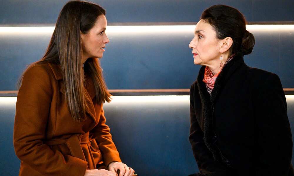 Jenny (Kaja Schmidt-Tychsen, l.), Simone (Tatjana Clasing) bei ,,Alles was zählt‘‘ | © RTL/Julia Feldhagen