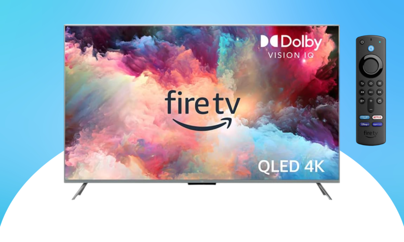 Amazon Fire TV mit 4K-QLED-Display zeigt leuchtende Farbwolken, daneben die Alexa Sprachfernbedienung. | © Amazon