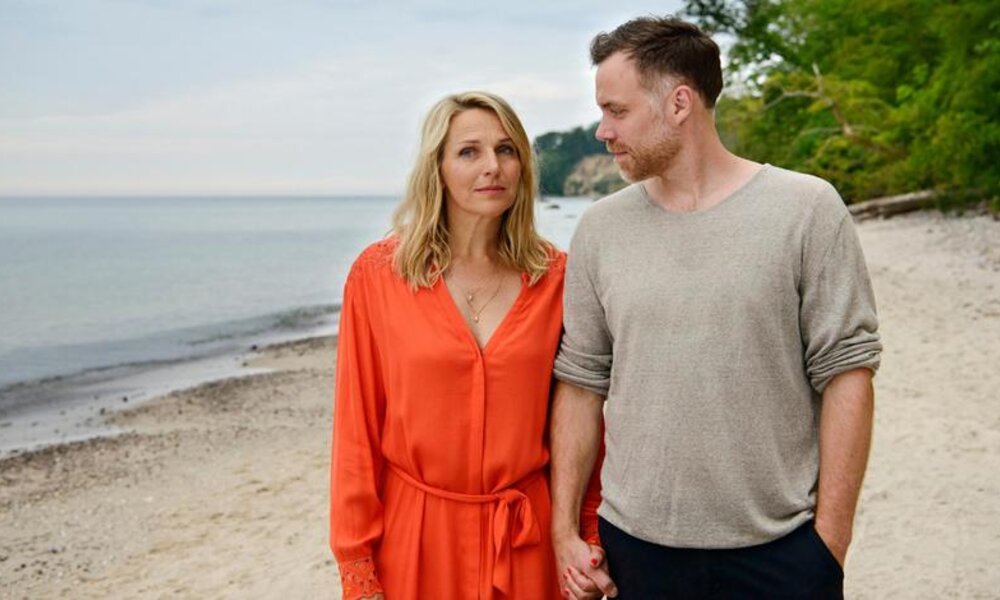 Nora und Max machen sich Sorgen um ihr ungeborenes Kind. Können sie sich gegenseitig vertrauen? | © ARD Degeto