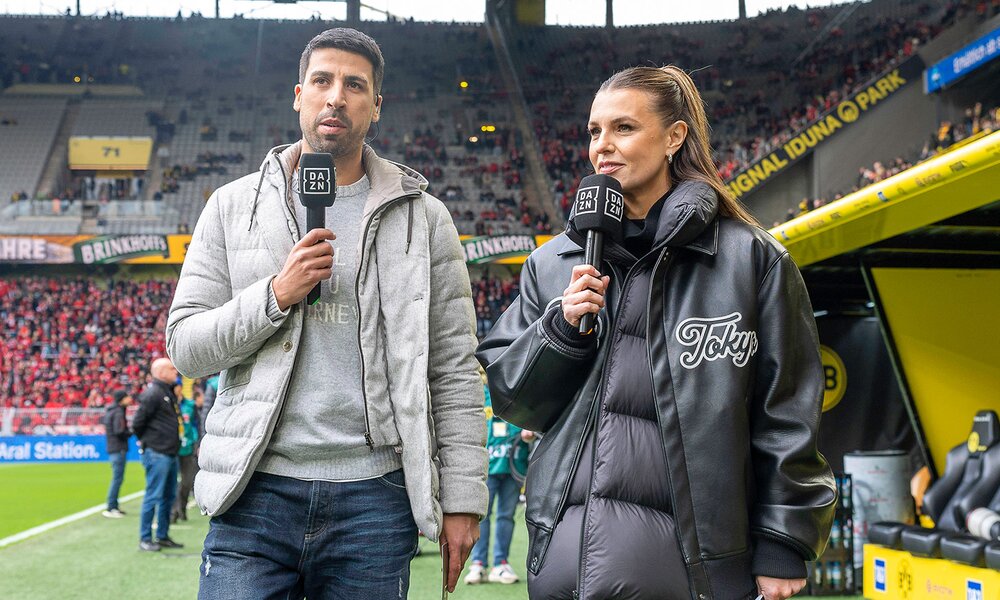Sami Khedira (DAZN, Fussballexperte) und Laura Wontorra (DAZN, Moderatorin) beim 30. Spieltag der Bundesliga bei der Partei Borussia Dortmund - Bayer 04 Leverkusen. | © Imago