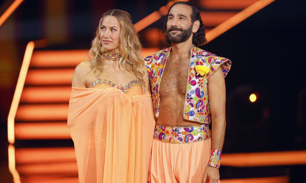 Lulu Lewe und Massimo Sinató bei ,,Let’s Dance‘‘ | © IMAGO/Future Image