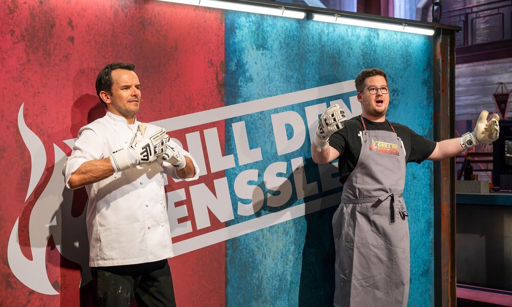 Steffen Henssler und Chris Tall bei ,,Grill den Henssler‘‘ | © RTL/Markus Hertrich