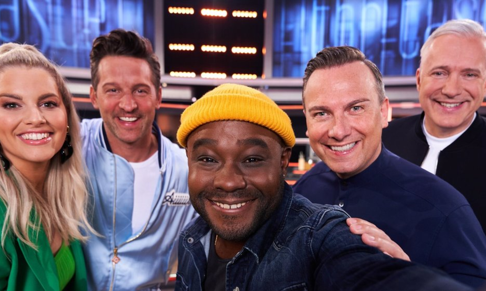 as "The Taste"-Team der kommenden Staffel v.l.n.r.: Moderatorin Angelina Kirsch und die Coaches Alexander Kumptner, Nelson Müller, Tim Raue und Alexander Herrmann. | © Sat.1