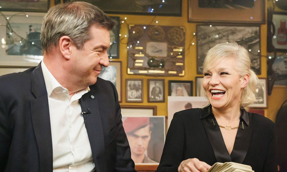 Markus Söder stellt sich zum Auftakt von "Inas Nacht" den Fragen von Ina Müller.  | © NDR