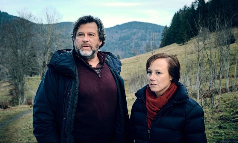 Friedemann Berg (Hans-Jochen Wagner) und Franziska Tobler (Eva Löbau) ermitteln in ihrem zehnten Fall. | © SWR