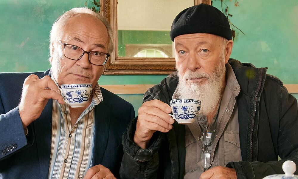 Von wegen Ruhestand: Die Kriminalkommissare Reinhard Bielefelder (Bill Mockridge) und Klaus Schmitz (Hartmut Volle), ermitteln wieder. | © ARD