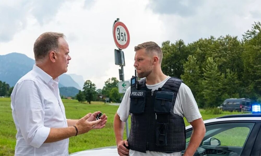 Aussage von Grenzschützer lässt ZDF-Mann Sievers staunen: „Wissen nicht, wer zu uns kommt“. | © ZDF
