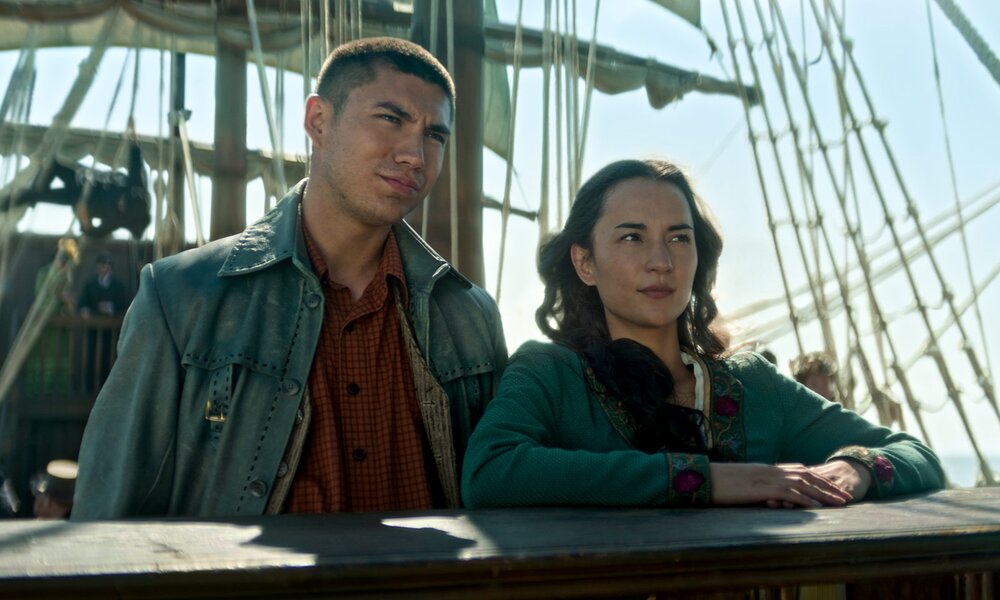 Archie Renaux und Jessie Mei Li in Staffel 2 der Netlfix Serie "Shadow and Bone" | © Netflix