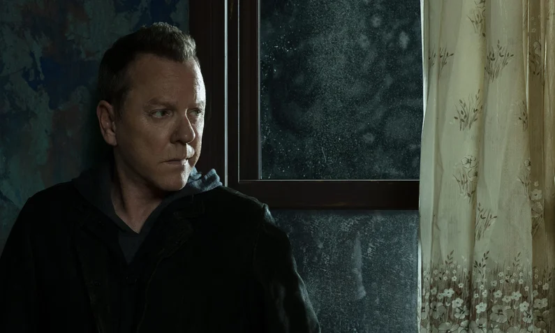 Kiefer Sutherland in der Paramount+ CBS Serie "Rabbit Hole" | © 2022 CBS Television Studios, Inc. All Rights Reserved/Paramount+