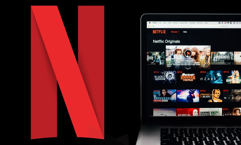 Netflix Logo und Laptop mit Netflix Startseite | © Netflix und Unspalash/Charlesdeluvio