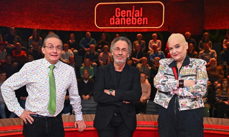 Start der neuen Staffel "Genial daneben": Hella von Sinnen und Wigald Boning raten, Hugo Egon Balder moderiert. | © RTLZWEI