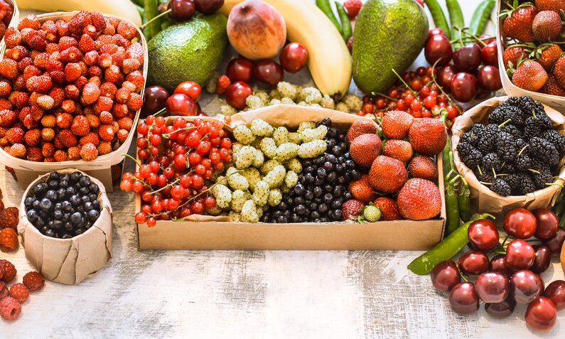 Gemüse und Obst der Saison im Juni | © Getty Images / puhimec