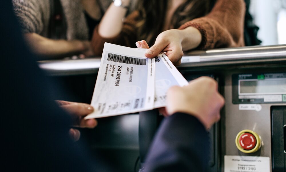 5 Tricks für weniger Stress am Flughafen | ©  Getty Images / Hinterhaus Productions