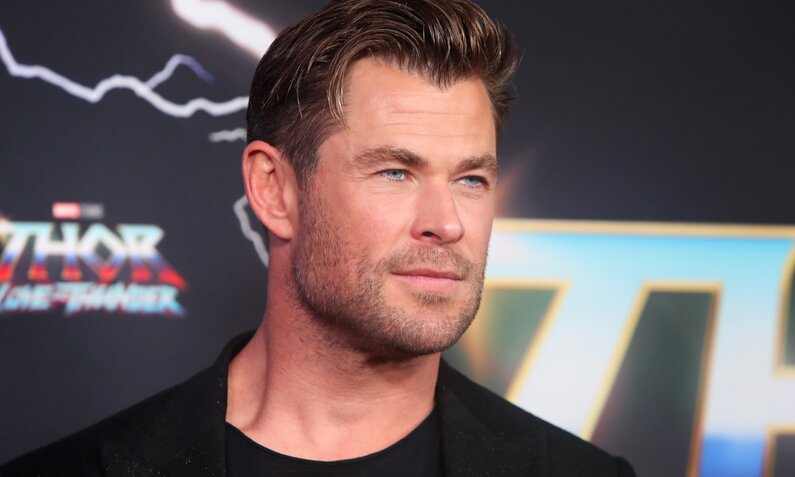 Chris Hemsworth bei einer Kinopremiere | © Getty Images/isa Maree Williams