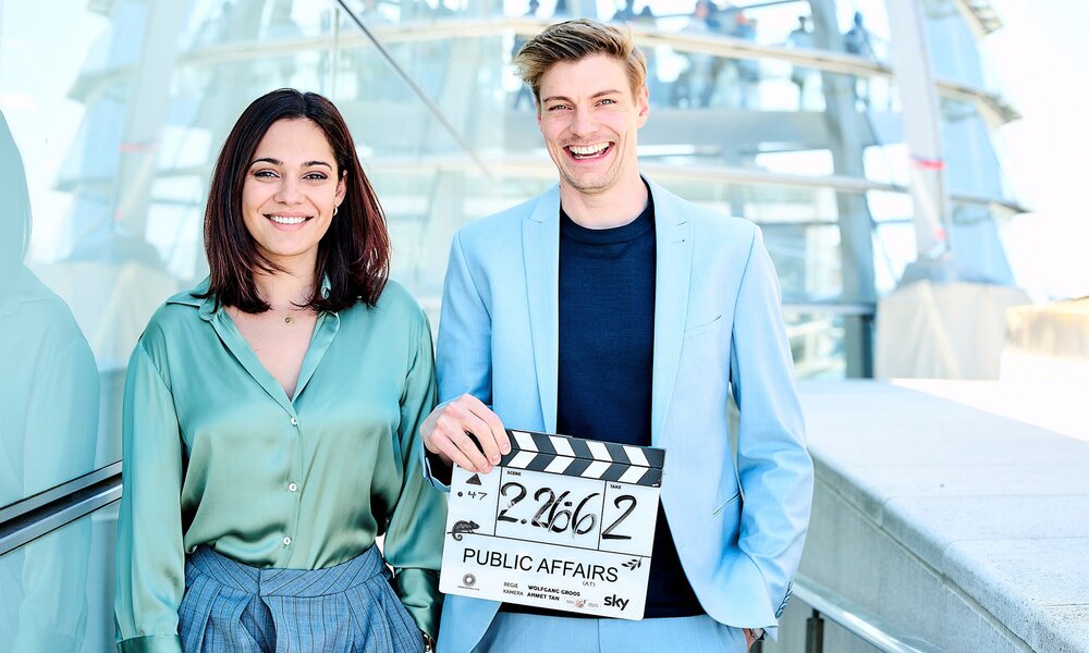 Nilam Farooq und Helgi Schmid beim Drehstart zur Sky-Serie "Public Affairs" | © Sky
