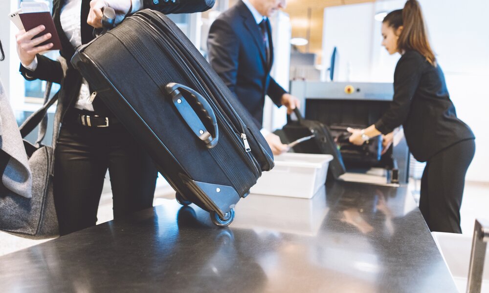 Vorsicht: Diese Dinge sind am Flughafen verboten! | ©  Getty Images / Ziga Plahutar