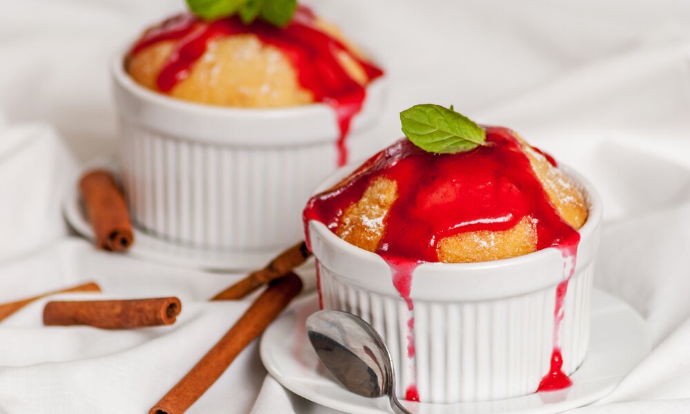 Erdbeer-Souffle | © Getty Images / stockfotocz