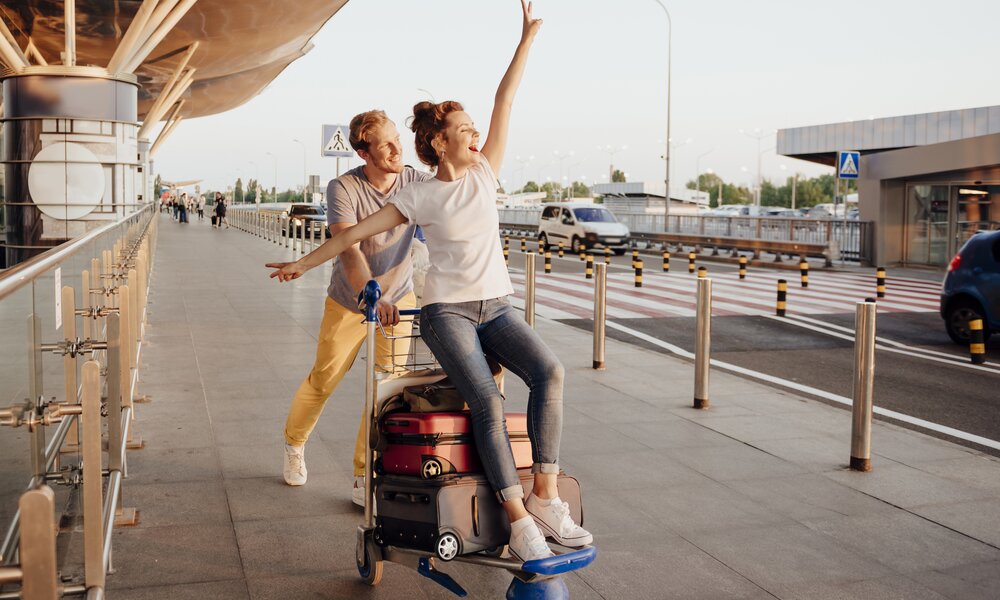 Flughafen_Wartezeit | © Getty Images/YakobchukOlena