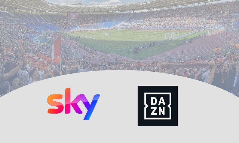 Die Logos von Sky und DAZN auf einem Rasen in einem Fußballstadion | © Sky / DaZN