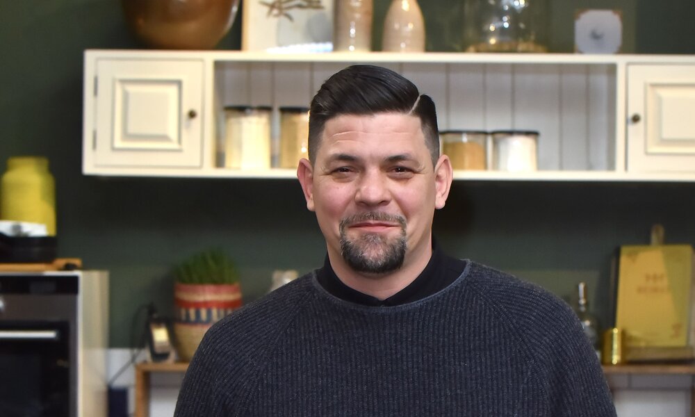 TV-Koch Tim Mälzer in seinem Hamburger Restaurant "Bullerei" | © Getty Images/Christian Augustin