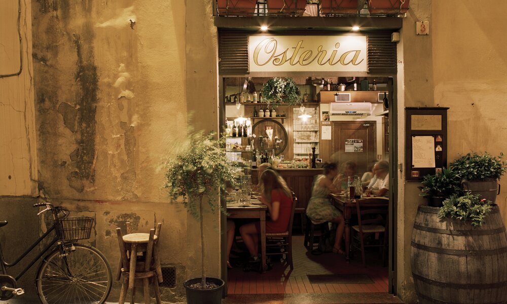 Eine kleine Osteria in Italien (Außenansicht) | ©  Getty Images / Gary Yeowell