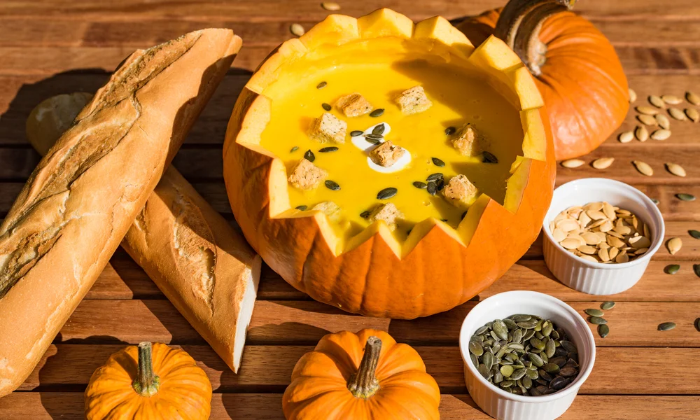 Schnelle Herbstküche: Kürbis-Kokos-Cremesuppe zum Verlieben