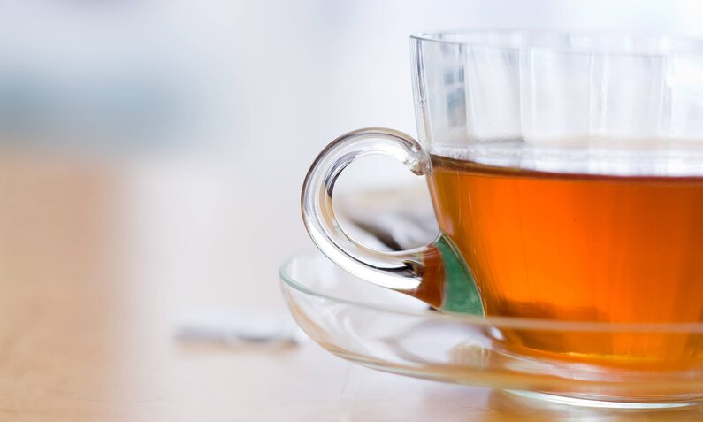 Tee ist ein schmackhafter Muntermacher, der zudem gesundheitliche Vorteile bietet | © Imago