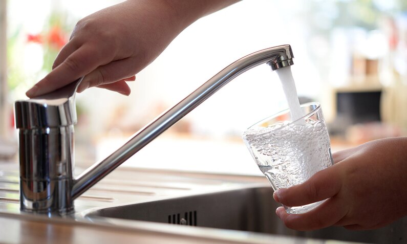 Wasser-Report: Worauf man achten sollte, was wirklich guttut | © Imago