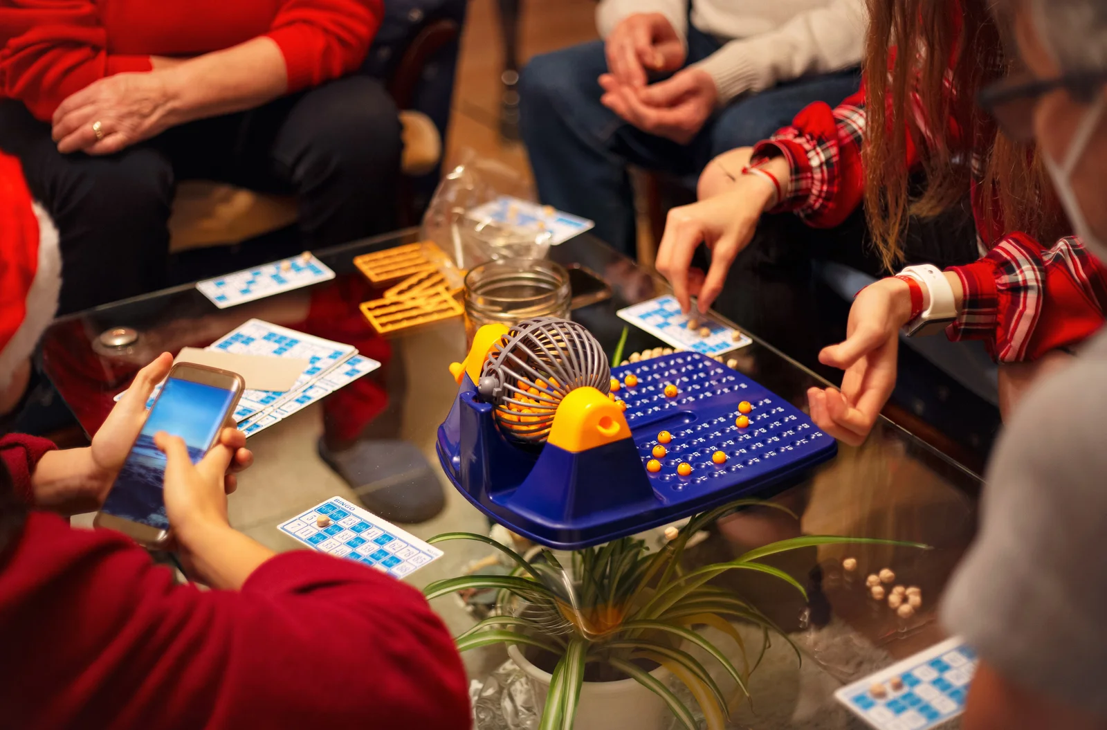 Top 5 Gesellschaftsspiele, die an Weihnachten für Stimmung