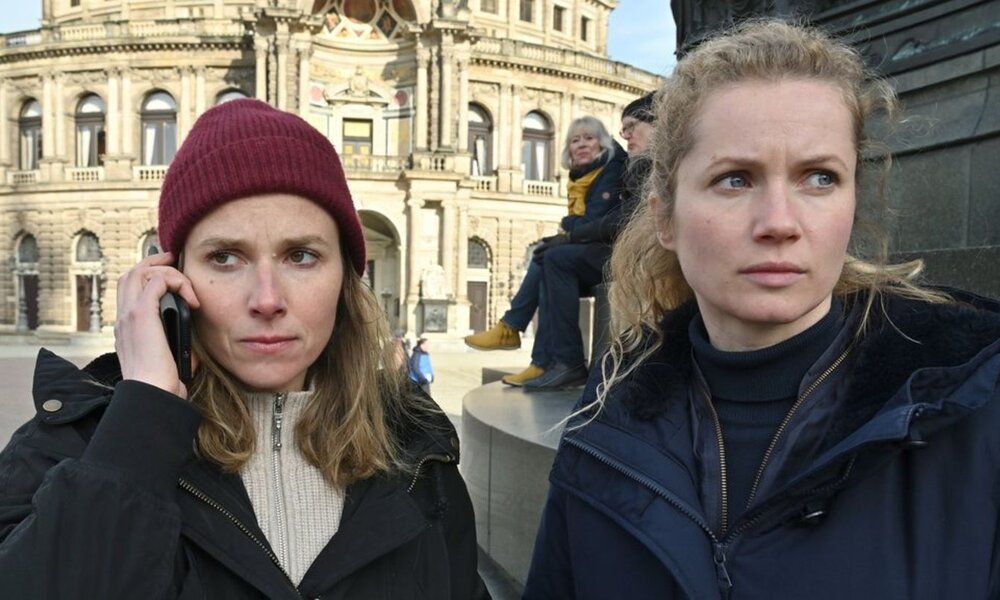 Karin Gorniak (Karin Hanczewski, 41), Leonie Winkler (Cornelia Gröschel, 35) und Peter Schnabel (Martin Brambach, 55) in einem Fall, der zum Thriller wird. | © MDR